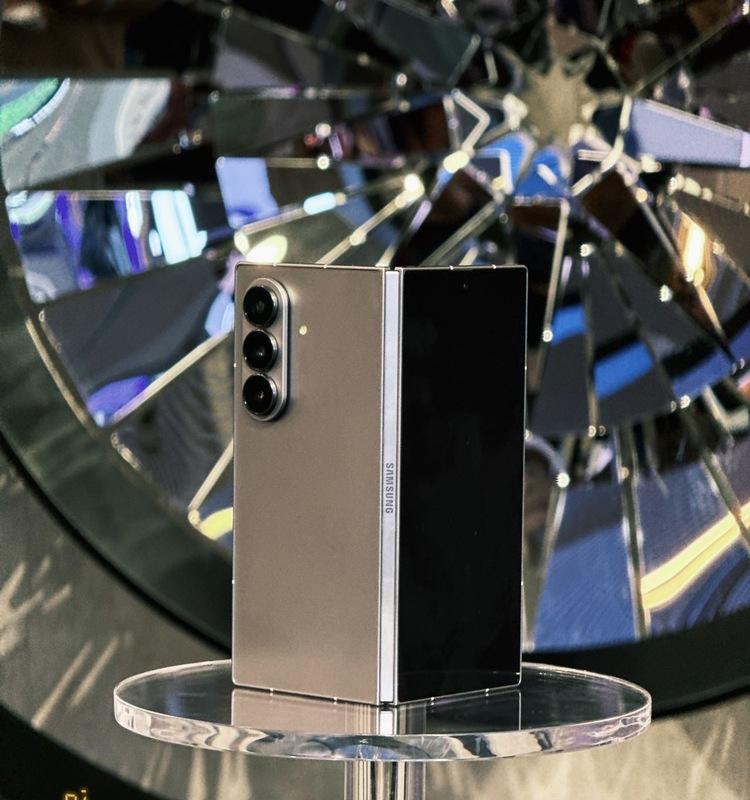三星 Galaxy Unpacked 2025：折叠屏挑战轻薄极限，手表重构健康体验  第3张